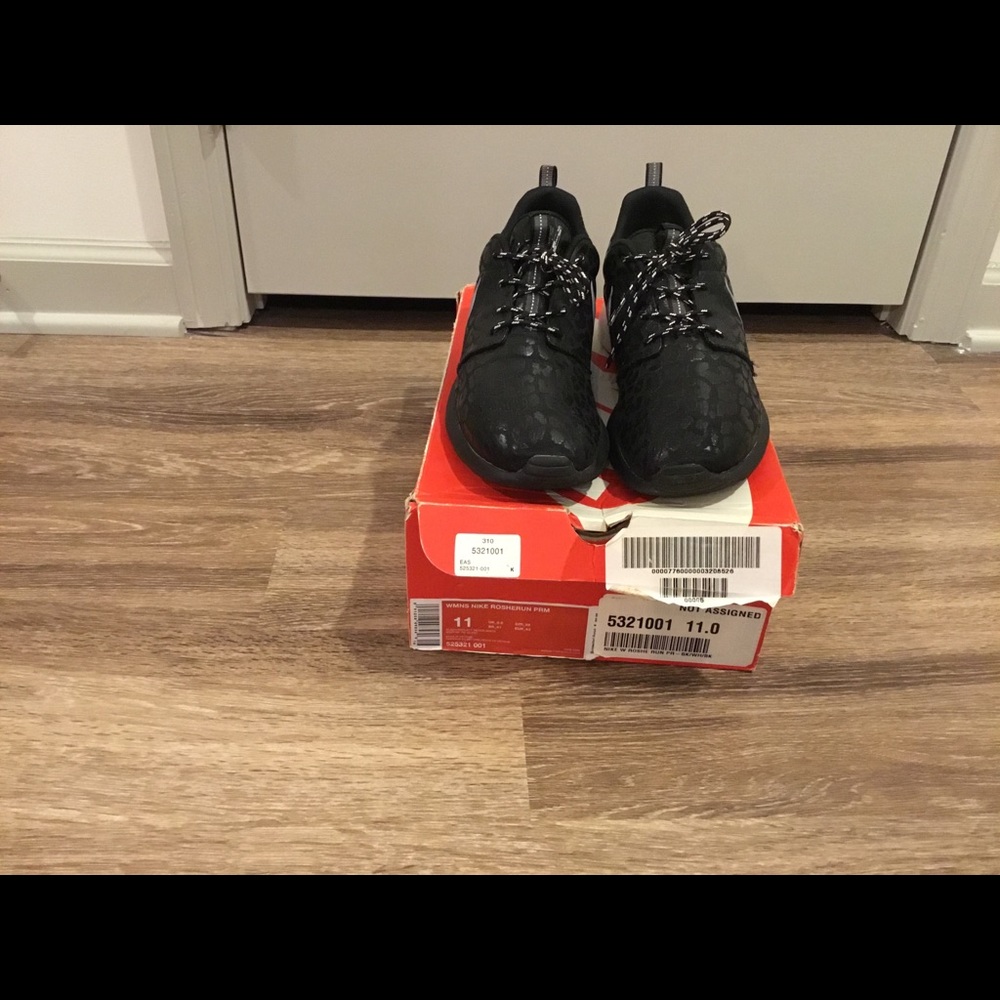 NIKE Roshe Run Tennis Shoes